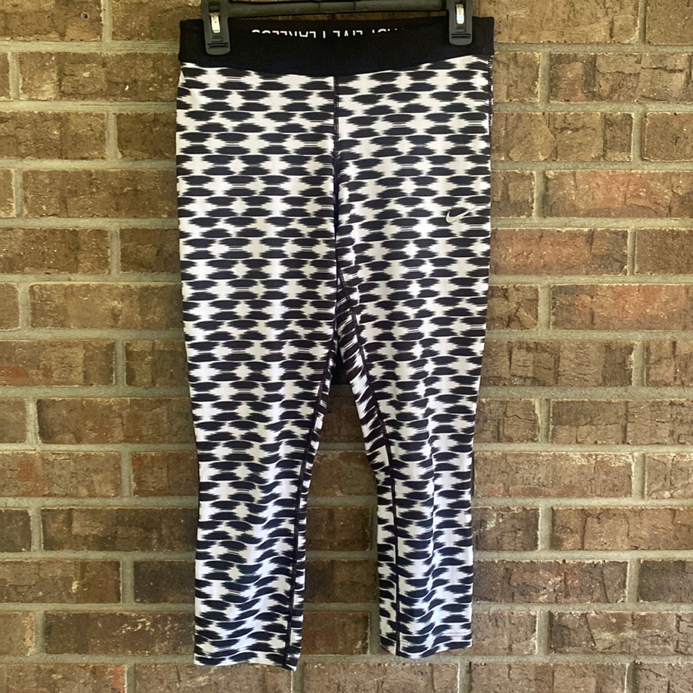 Nike dri fit capri length running/exercise pants